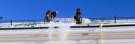 почистить крышу от снега